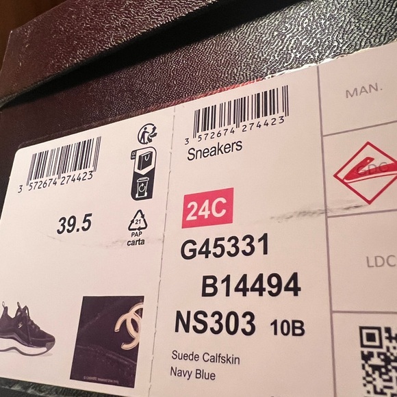 Chanel
Chanel Blue Suede CC Low Top Sneakers 39,5 - Picture 6 of 11